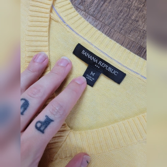 Banana Republic ribbed shoulder sweater - Picture 3 of 8